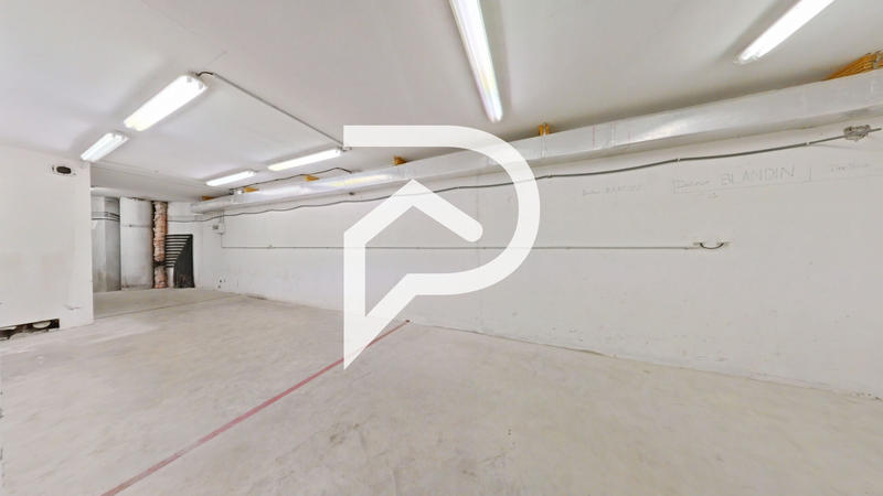 Local commercial - 303 m²