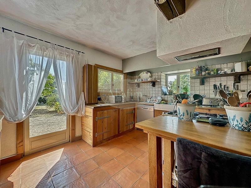 Maison - 260 m² - 8 pièces