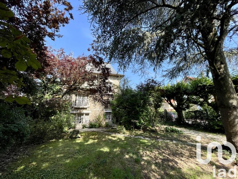 Maison - 205 m² - 9 pièces