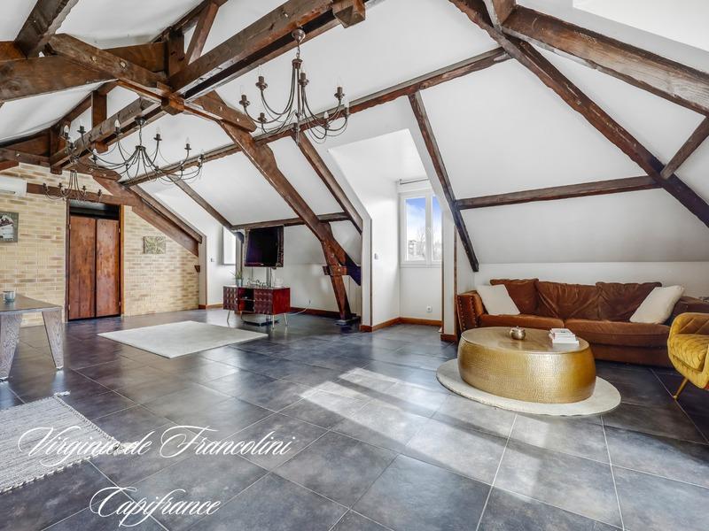 Maison - 251 m² - 8 pièces