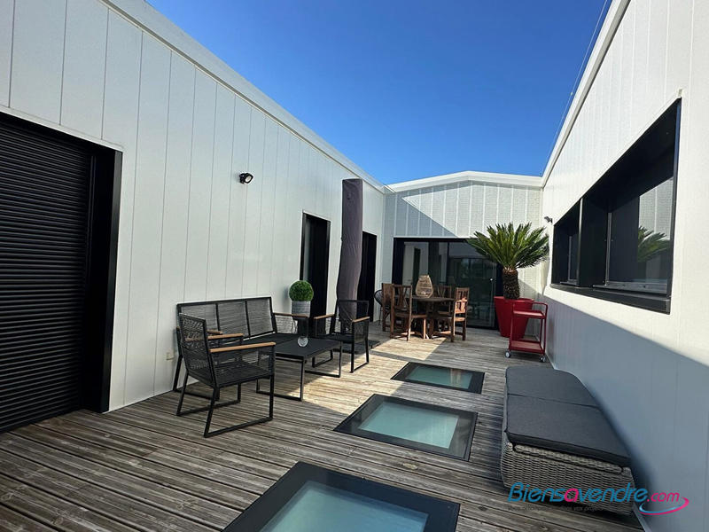 Maison contemporaine - 374 m² - 8 pièces