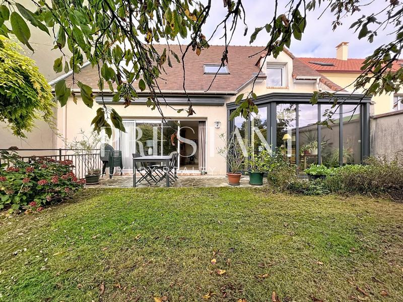 Maison - 267 m² - 7 pièces