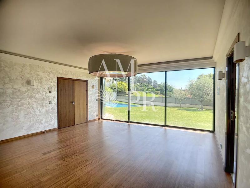 Villa - 300 m² - 8 pièces