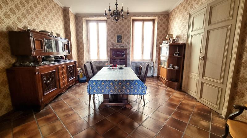 Maison - 246 m² - 7 pièces