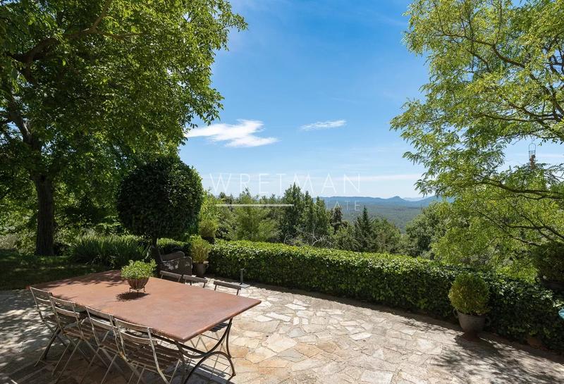 Propriété - 305 m² - 10 pièces