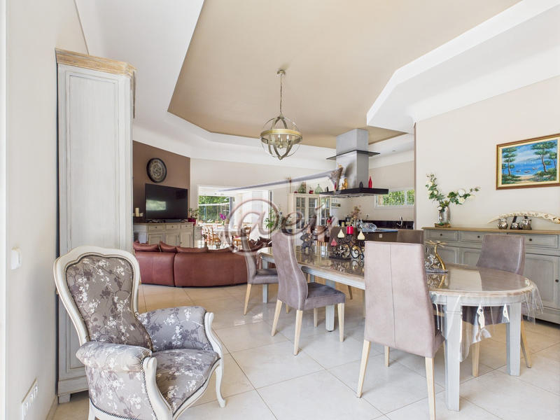 Villa - 435 m² - 10 pièces