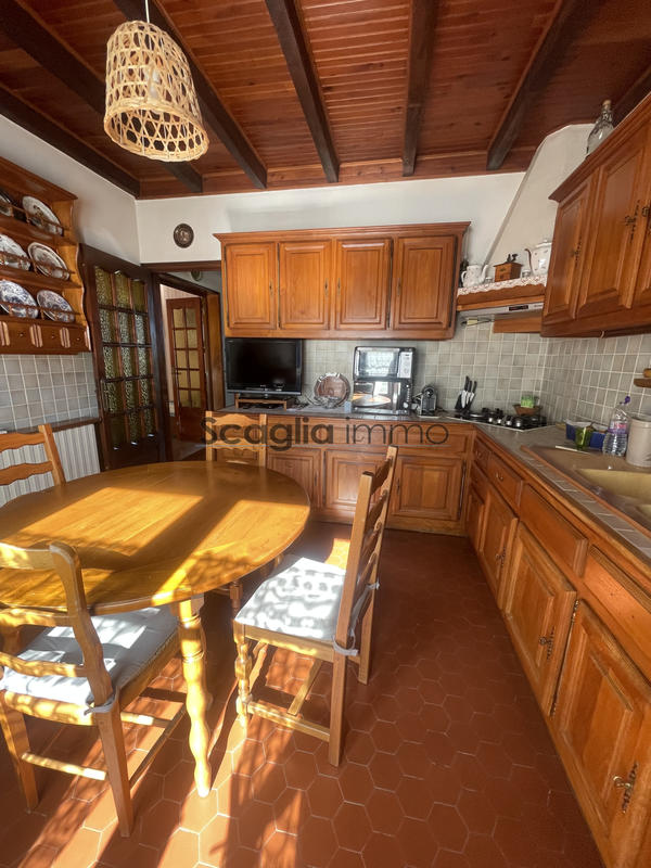 Maison - 220 m² - 7 pièces