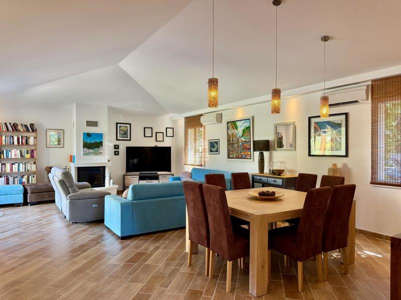 Propriété - 242 m² - 7 pièces