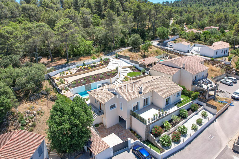 Maison - 233 m² - 4 pièces