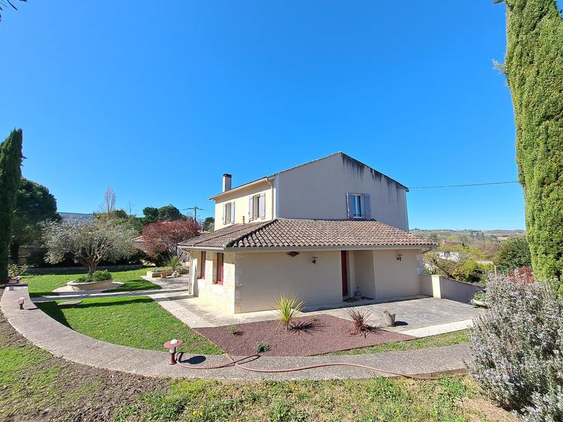 Maison - 276 m² - 11 pièces