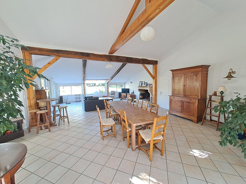 Maison - 244 m² - 6 pièces
