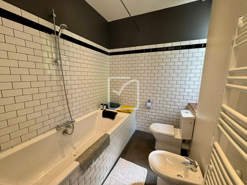 Propriété - 537 m² - 18 pièces