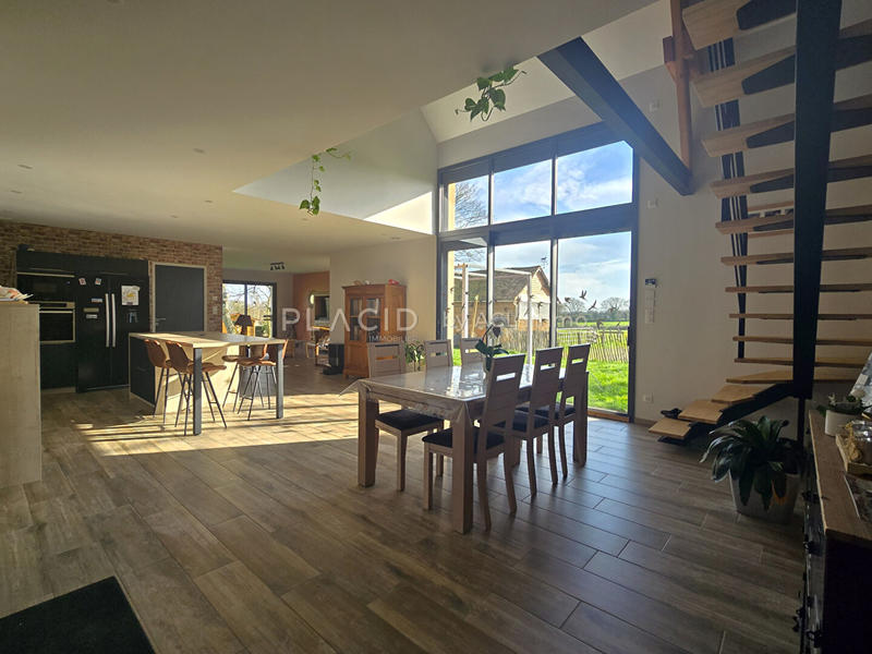 Maison - 181 m² - 6 pièces