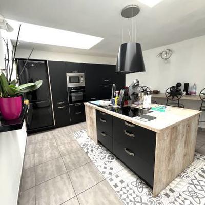 Maison - 205 m² - 7 pièces