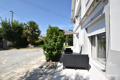 Maison - 333 m² - 12 pièces