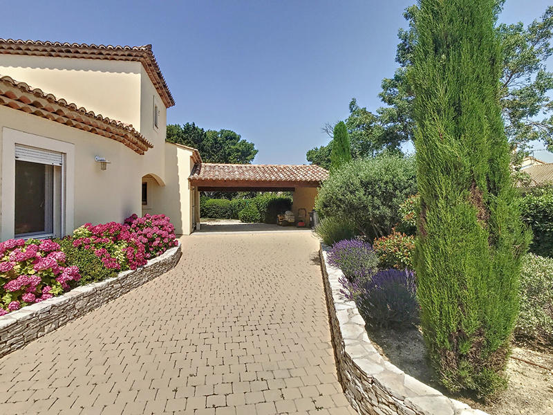 Maison - 241 m² - 9 pièces