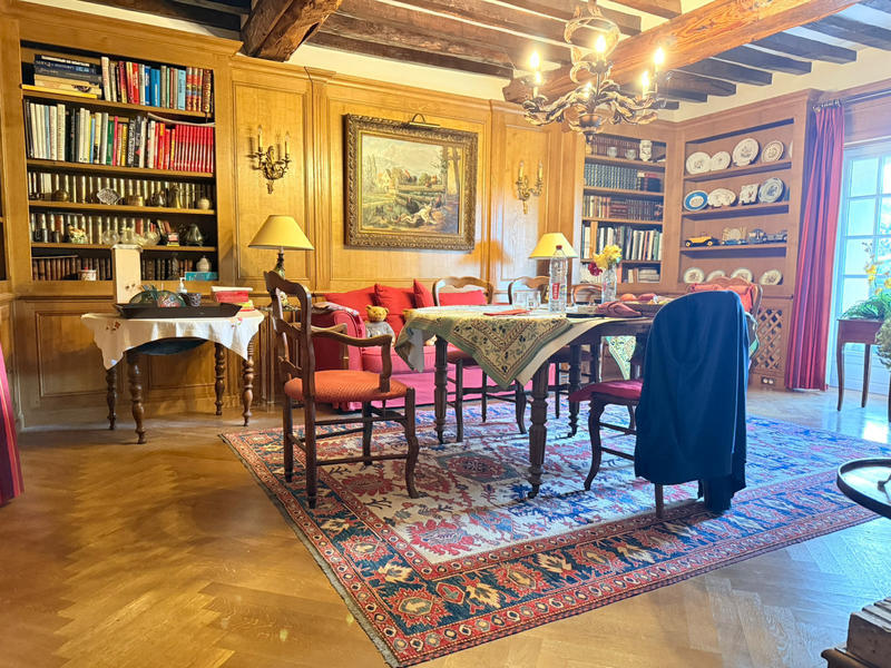 Maison - 238 m² - 8 pièces