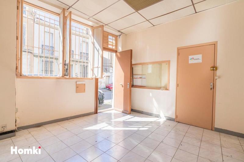 Local commercial - 300 m² - 6 pièces