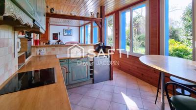 Maison - 182 m² - 9 pièces