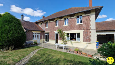 Maison - 241 m² - 8 pièces