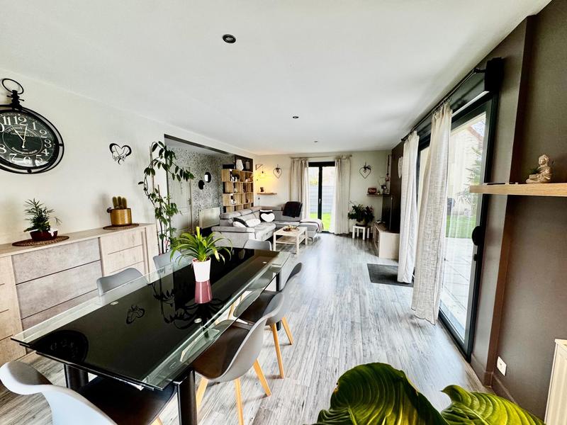 Maison - 96 m² - 5 pièces