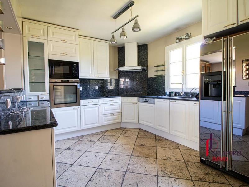 Maison traditionnelle - 168 m² - 6 pièces