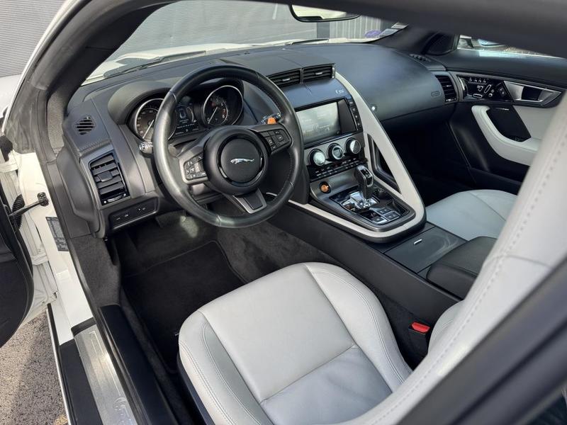 Jaguar F-Type 3.0 V6 380ch s Toit Pano Meridian Pas de Malus