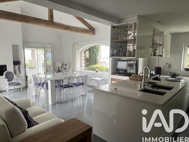 Maison - 228 m² - 8 pièces