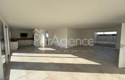 Maison - 150 m² - 4 pièces