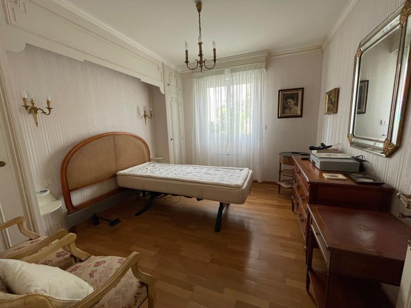 Maison - 180 m² - 9 pièces