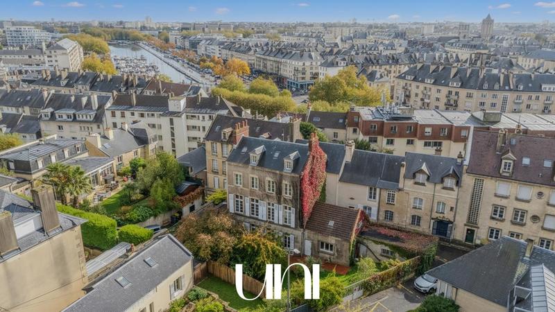 Maison - 218 m² - 8 pièces