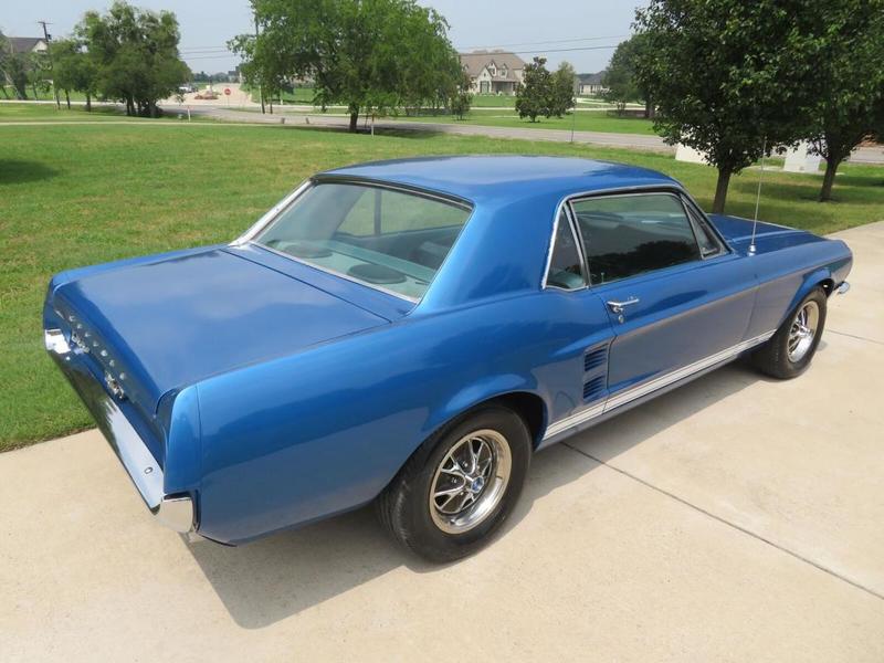 Ford Mustang coupe v8