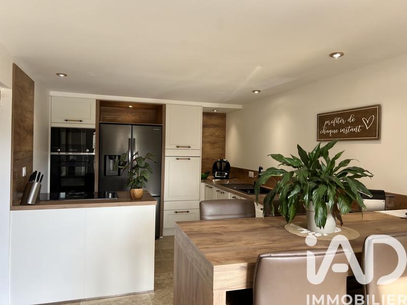 Maison - 335 m² - 12 pièces