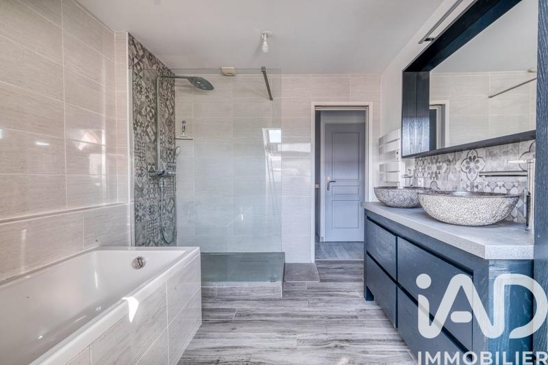 Maison - 140 m² - 6 pièces