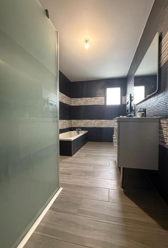 Maison - 137 m² - 6 pièces