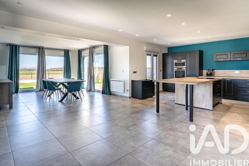 Maison - 270 m² - 9 pièces