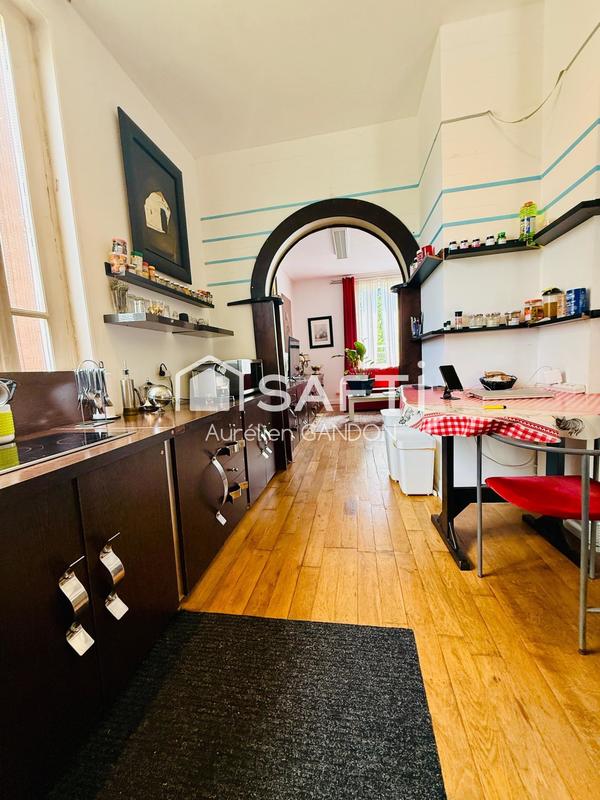 Maison - 202 m² - 7 pièces