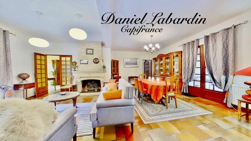 Maison - 235 m² - 8 pièces