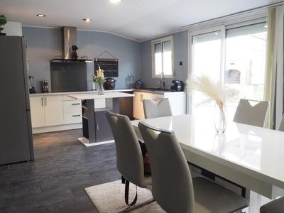 Maison - 99 m² - 4 pièces