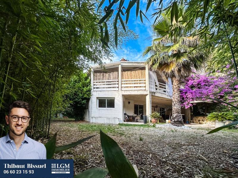 Maison - 250 m² - 8 pièces