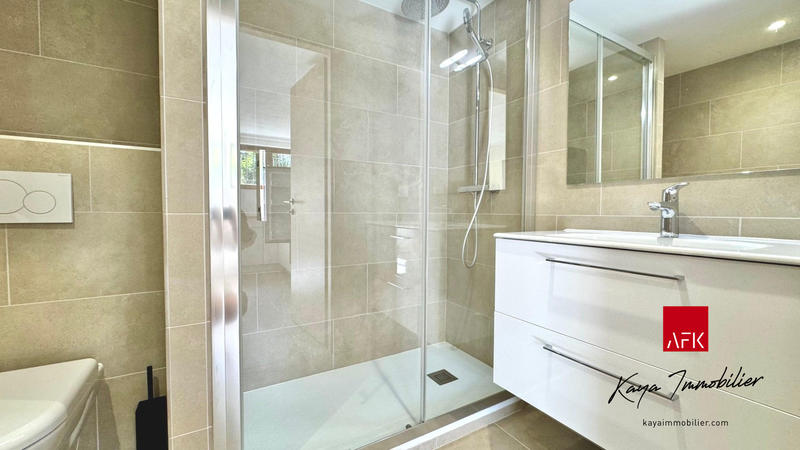 Maison - 235 m² - 7 pièces