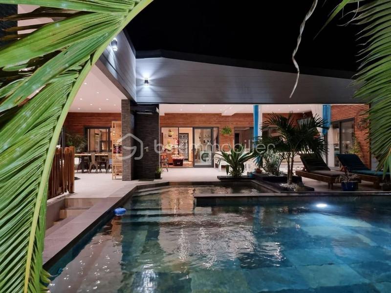 Propriété - 374 m² - 13 pièces