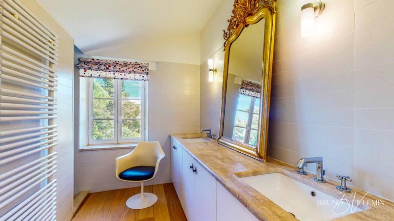 Demeure - 413 m² - 14 pièces