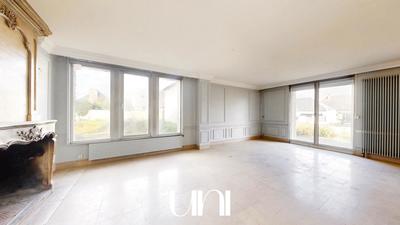 Maison - 325 m² - 10 pièces