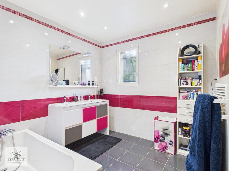 Maison - 180 m² - 8 pièces