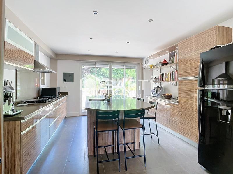 Maison - 277 m² - 10 pièces