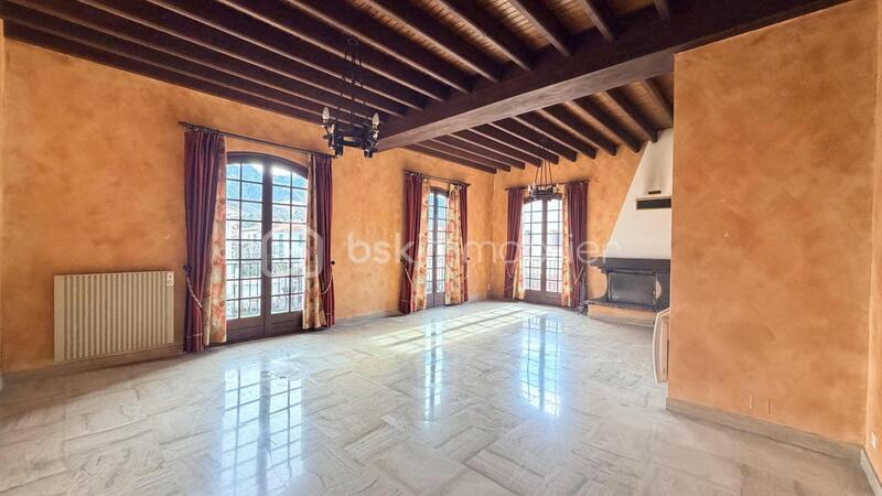 Villa - 188 m² - 8 pièces