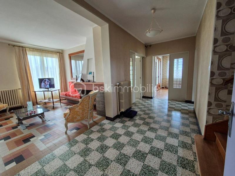 Maison - 205 m² - 8 pièces