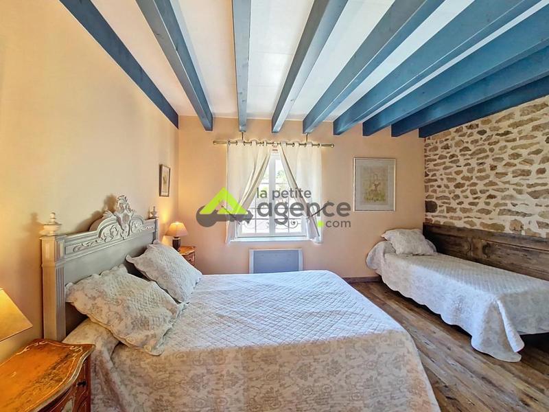 Propriété - 270 m² - 11 pièces