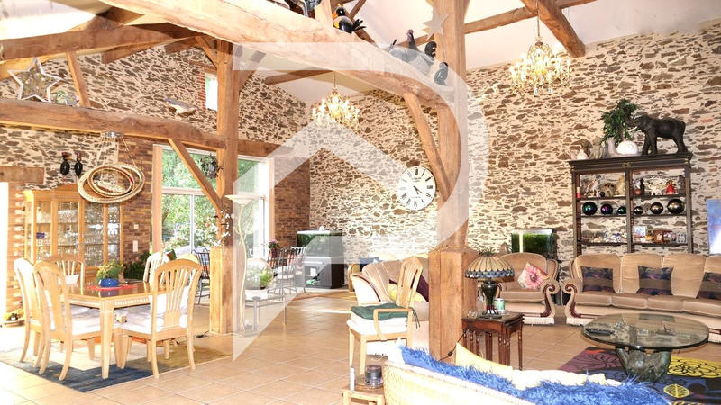 Maison - 229 m² - 7 pièces